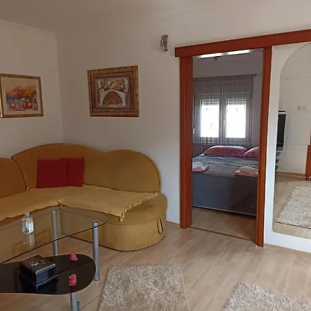 Inga's Place شقة